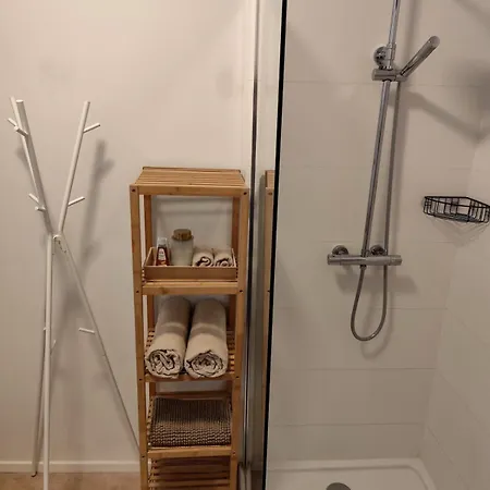 Cozy Renovated In Apartment *