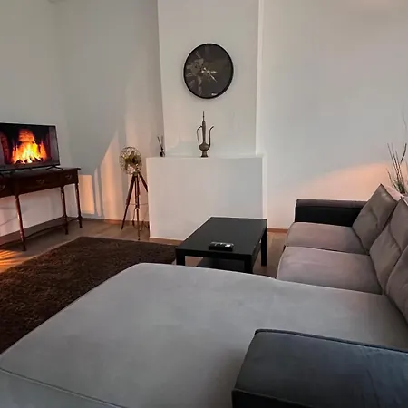 1 Apartment *