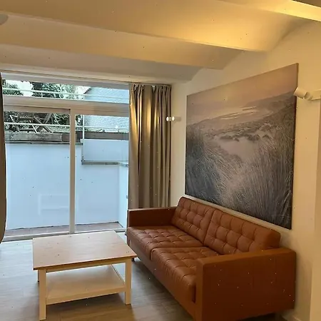 Large 3-bedroom In Apartment *