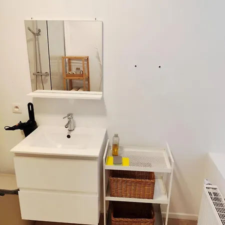 Cozy Renovated In Apartment *