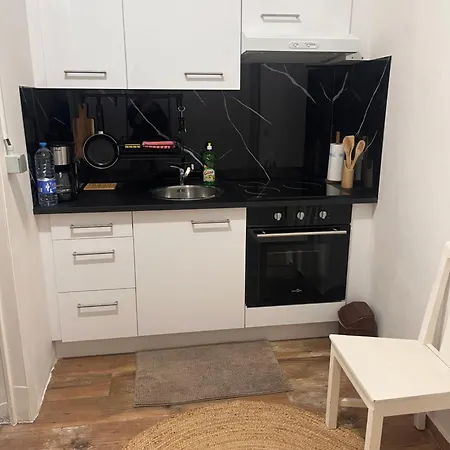 1 Apartment *