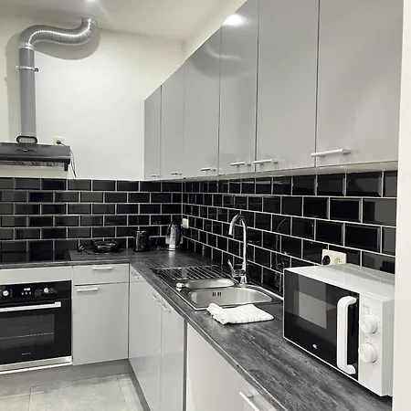 Apartment Spacious For 6 Near Center Of Brussels