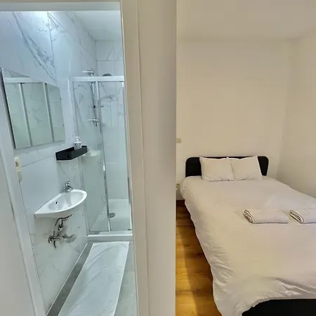 Spacious For 6 Near Center Of Apartment *