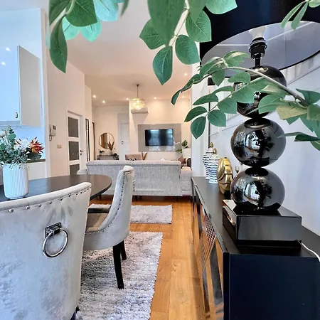 Apartment Cosy Family For Up To 9 Guests Near Midi Station Brussels