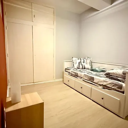 3 Min To The Grand-place 6 Min To Manneken Pis & Sleeps 6 Brussels