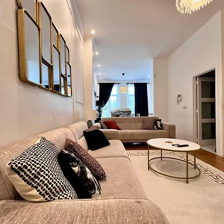 Cosy Family For Up To 9 Guests Near Midi Station Apartment *