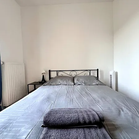 Cosy Family For Up To 9 Guests Near Midi Station Brussels