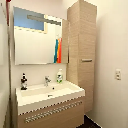 3 Min To The Grand-place 6 Min To Manneken Pis & Sleeps 6 Brussels