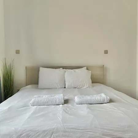 Spacious For 6 Near Center Of Apartment *