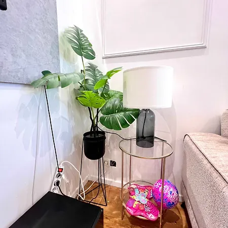 Apartment Cosy Family For Up To 9 Guests Near Midi Station Brussels