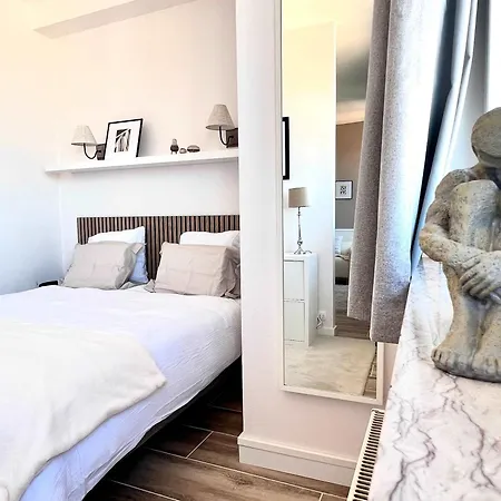 Apartment Lovely - Heart Of For 2 View Over The