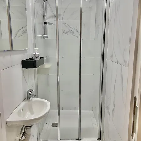 Spacious For 6 Near Center Of Apartment *