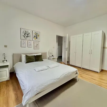 Spacious For 6 Near Center Of Brussels