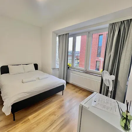Apartment Spacious For 6 Near Center Of *