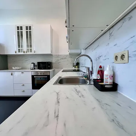 Cosy Family For Up To 9 Guests Near Midi Station Brussels