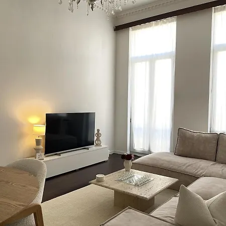 Beautiful With Jacuzzi Apartment *