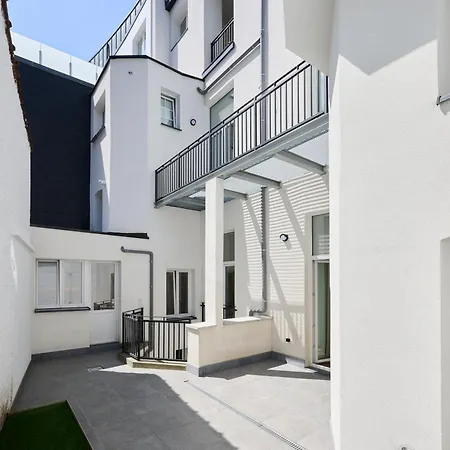 Apartment Toison D'or & Saunna 2 *