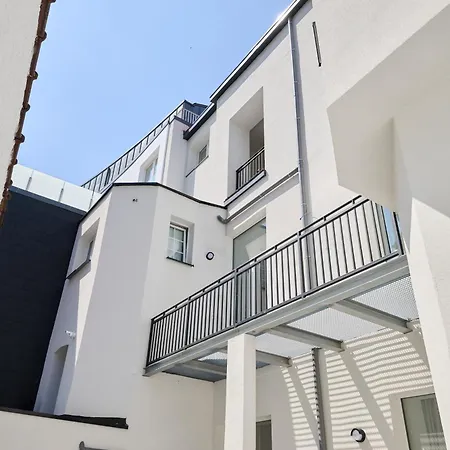 Apartment Toison D'or & Saunna 2 *