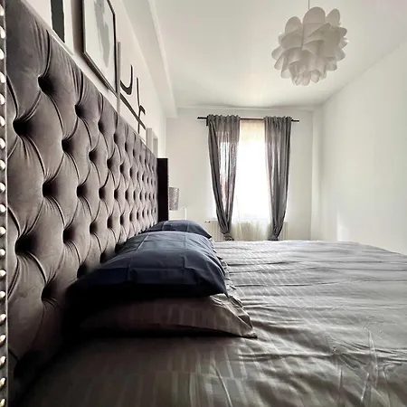 Cosy Family For Up To 9 Guests Near Midi Station Brussels