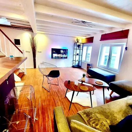 Beautiful Duplex In The Center Of Apartment *