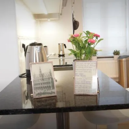 Appartement - Steps Grand Place - Local Vibrant Neighbourhood *