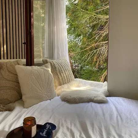 Cozy In Center Matonge District Apartment