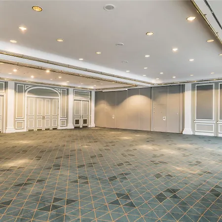 Hilton Grand Place 4*