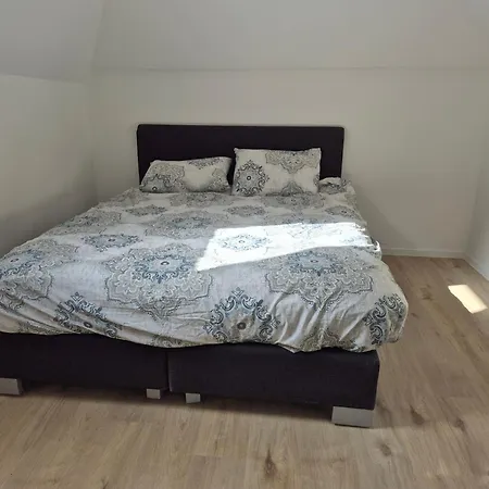 Les Pieds A La Grande Place Apartment