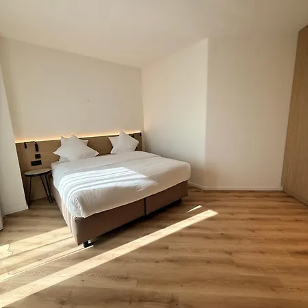 Aparthotel At 3*