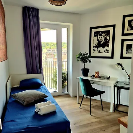 Richy Stylish Balcony Brussels- Garden View- Shared Bathroom- Inclusive *