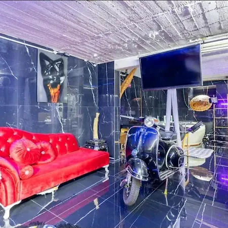 Villa & Wellness Area Jacuzzi Sauna Massage Table Brussel