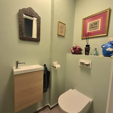Homestay Richy Stylish Balcony Brussels- Garden View- Shared Bathroom- Inclusive *