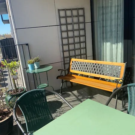 Sur Le Quai Homestay *