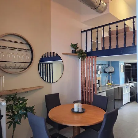 Appartement Industrial-style Loft With Mezzanine Bedroom In Prime Area Brussel