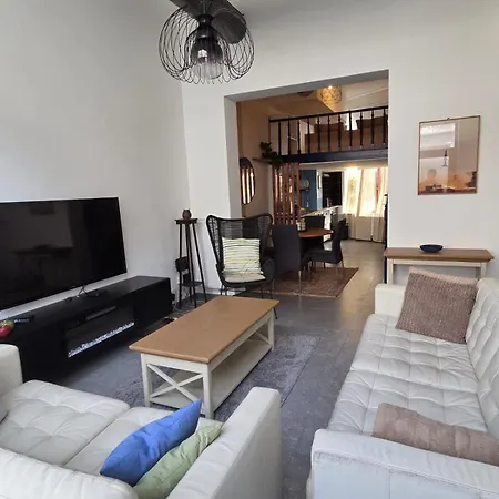 Industrial-style Loft With Mezzanine Bedroom In Prime Area Appartement *