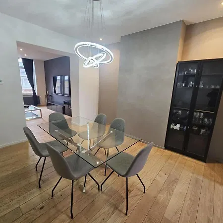 Luxury Triplex Stylish 2br In Brussel
