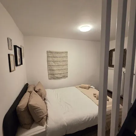Industrial-style Loft With Mezzanine Bedroom In Prime Area Appartement *