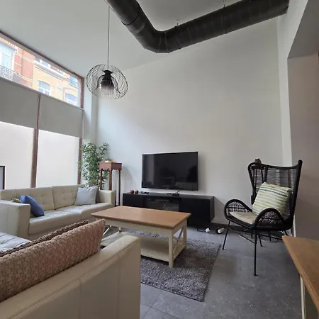 Appartement Industrial-style Loft With Mezzanine Bedroom In Prime Area