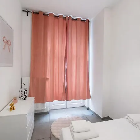 Apartment Spacious 2br Near Grand Place 1