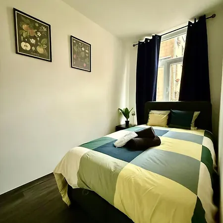 Spacious 7 Min From Gare Du Midi Apartment