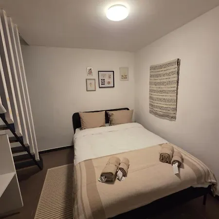 Appartement Industrial-style Loft With Mezzanine Bedroom In Prime Area