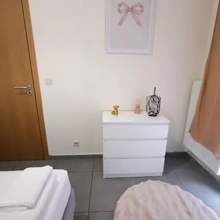 Apartment Spacious 2br Near Grand Place 1 *