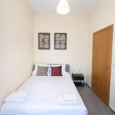 Apartment Spacious 2br Near Grand Place 1