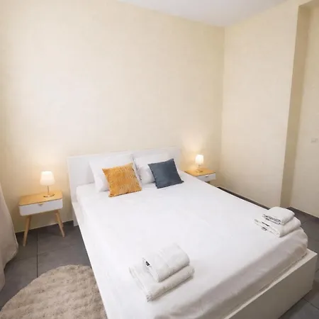 Apartment Spacious 2br Near Grand Place 1