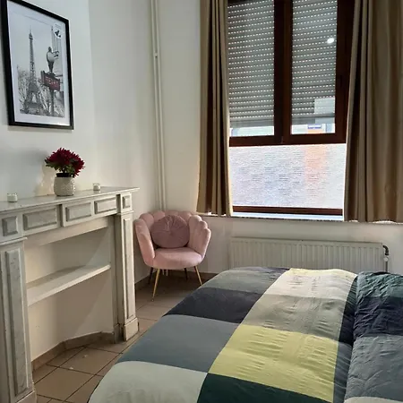 Et Dans Un Immeuble Homestay Brussels