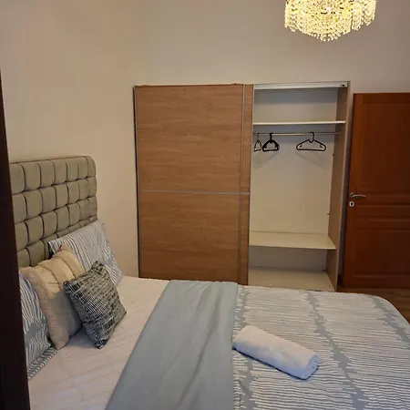 Et Dans Un Immeuble Homestay Brussels