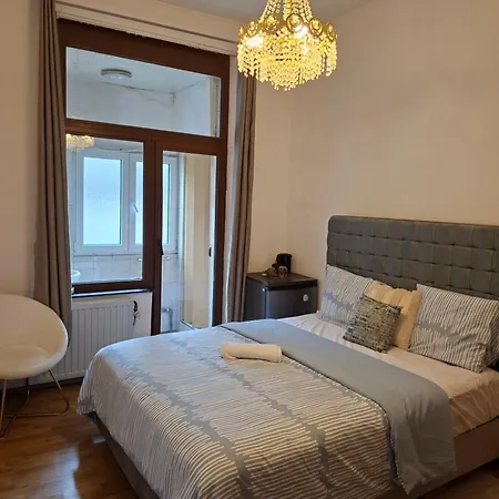 Et Dans Un Immeuble Homestay Brussels