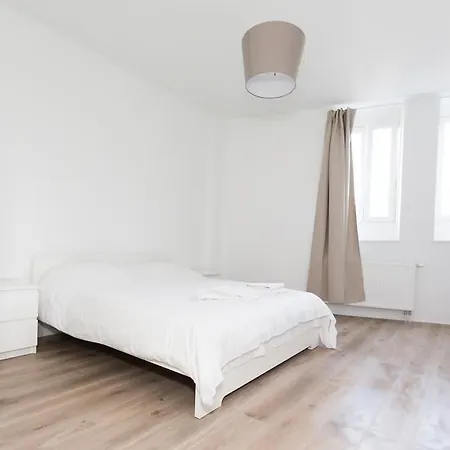 Apartment Louise Chatelain *