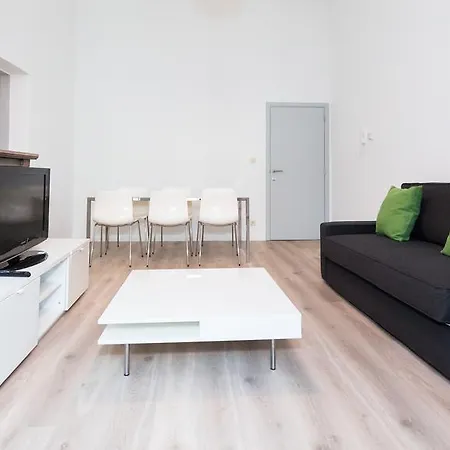 Apartment Louise Chatelain