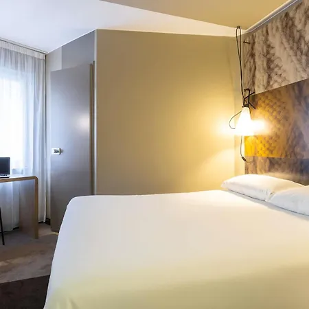 Ibis Centre Hotel 3*